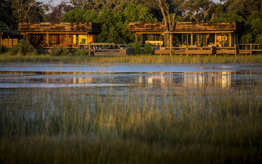 Exterior-View,-Water-Front,-Delta,-Vumbura-Plains-Camp,-Botswana.jpg