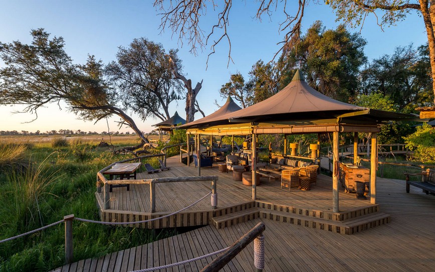 Guest-Areas,-Viewing-Platform,-Little-Vumbura-Camp,-Botswana.jpg